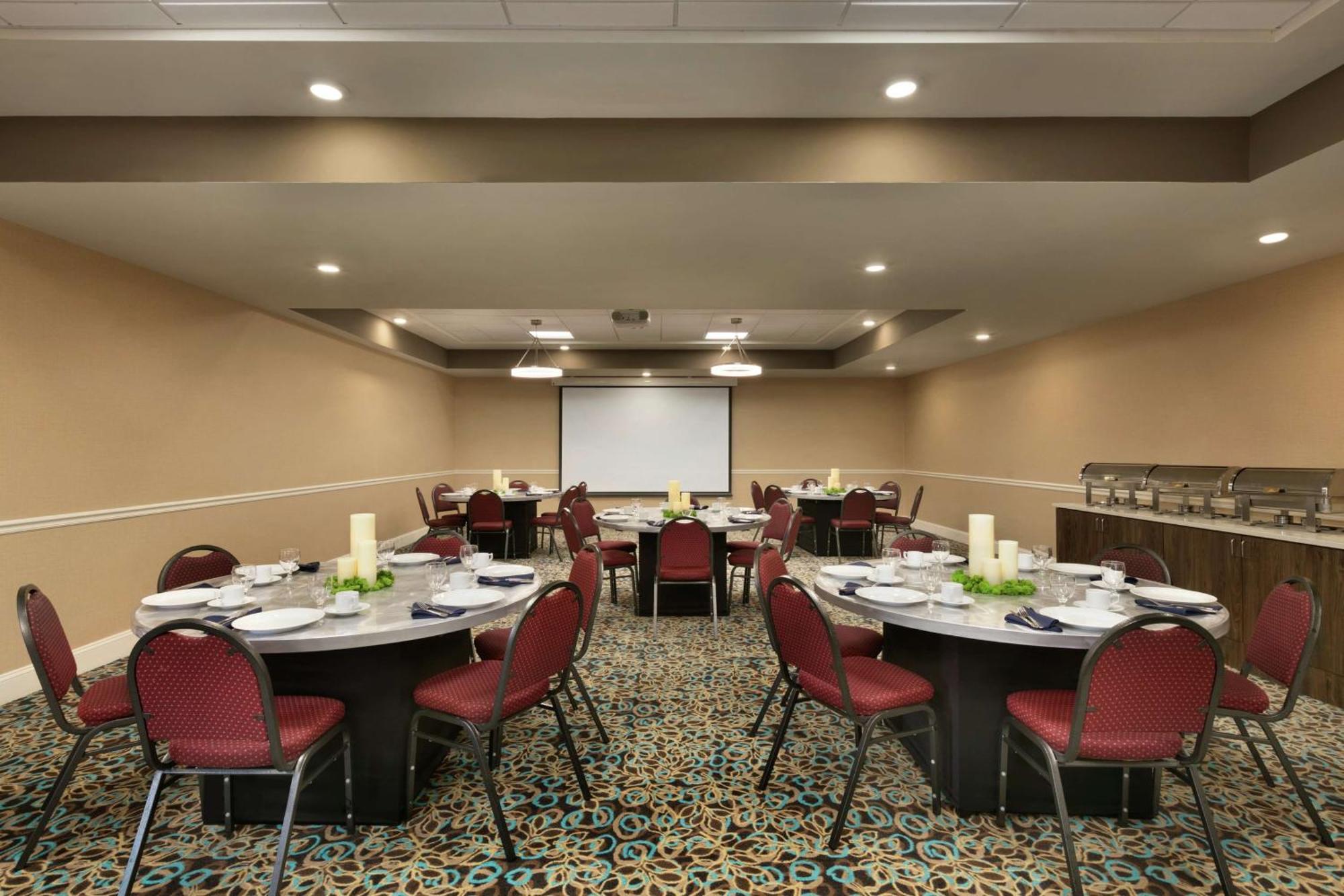 Hilton Garden Inn Statesville Bagian luar foto