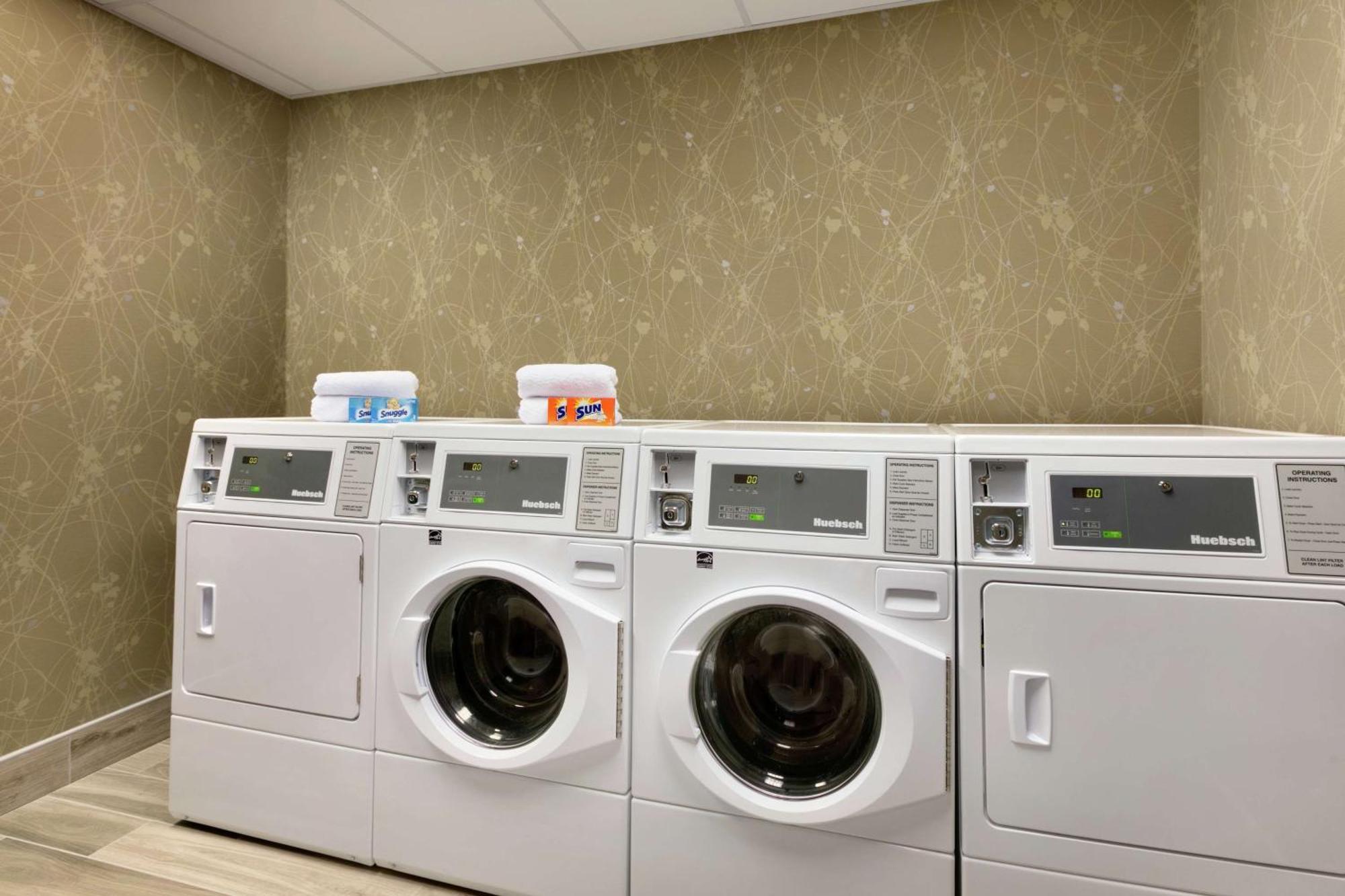 Hilton Garden Inn Statesville Bagian luar foto
