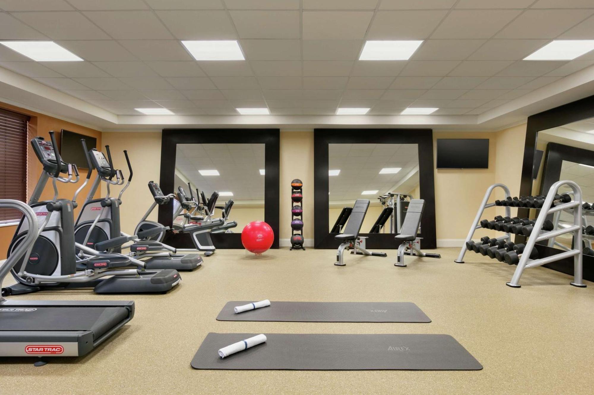 Hilton Garden Inn Statesville Bagian luar foto