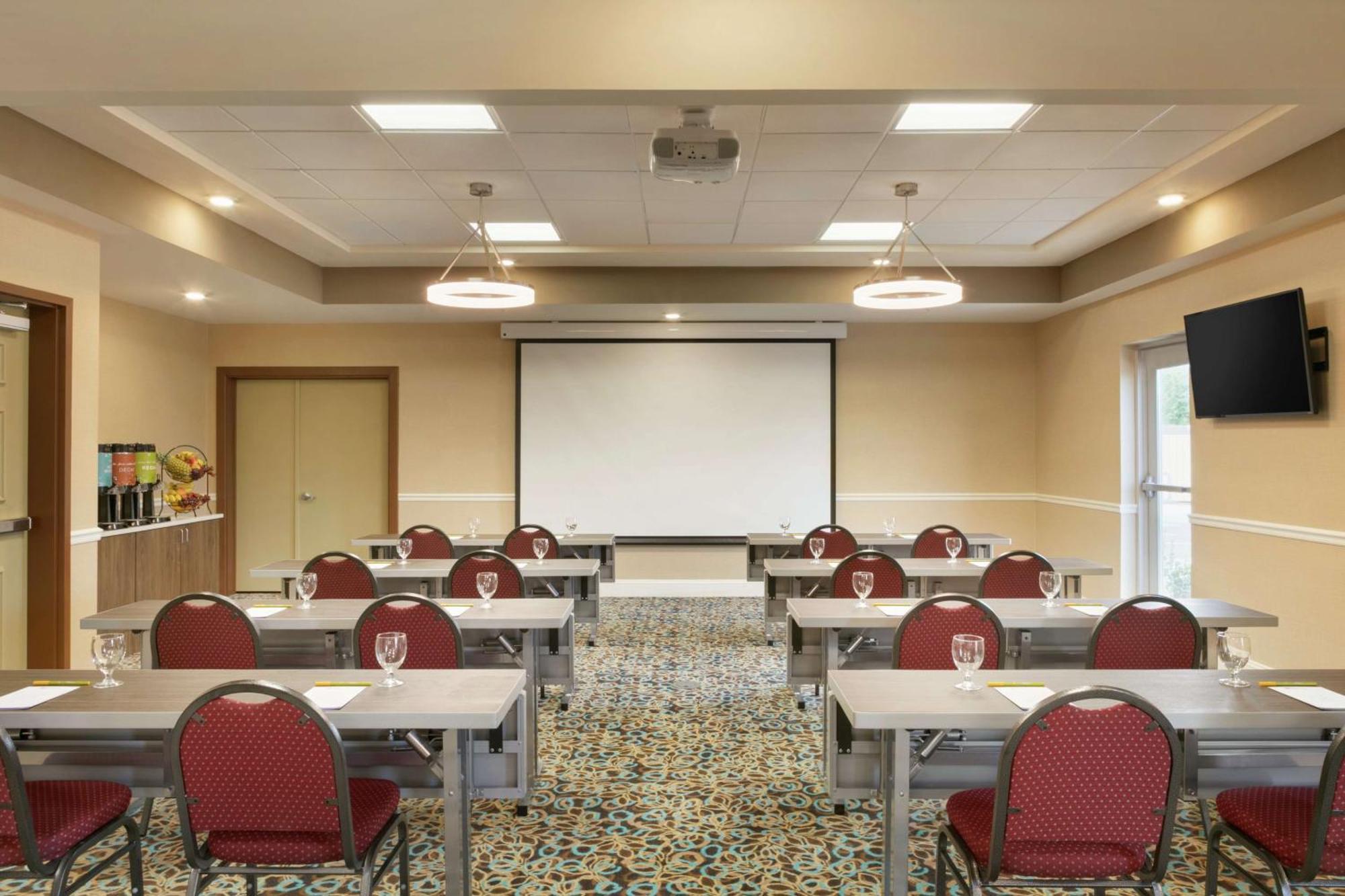 Hilton Garden Inn Statesville Bagian luar foto