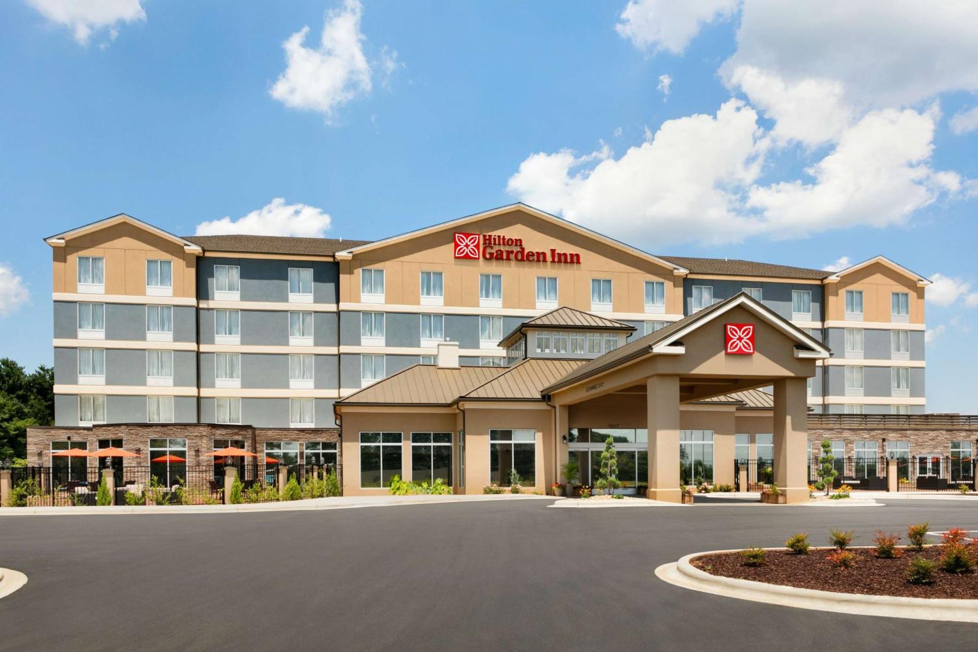 Hilton Garden Inn Statesville Bagian luar foto